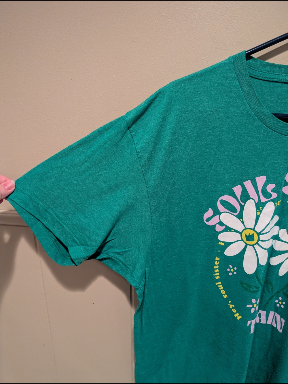 Train Green 'Soul Sister' Graphic Tee with Daisies - Unbranded - Picture 6 of 11